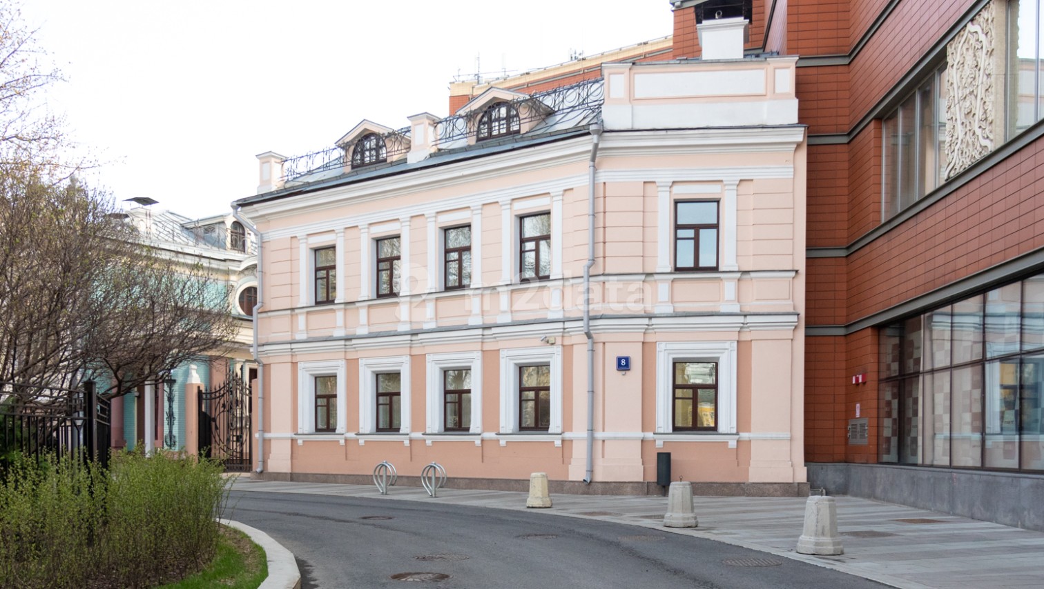 Москва средний овчинниковский переулок. Г. Москва, ср. Овчинниковский пер., д. 8, стр. 1.. Особняк. Садовая Черногрязская 8с2.